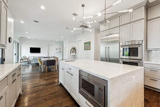 1010 Waltway Drive, Houston, TX 77008