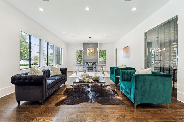 1010 Waltway Drive, Houston, TX 77008