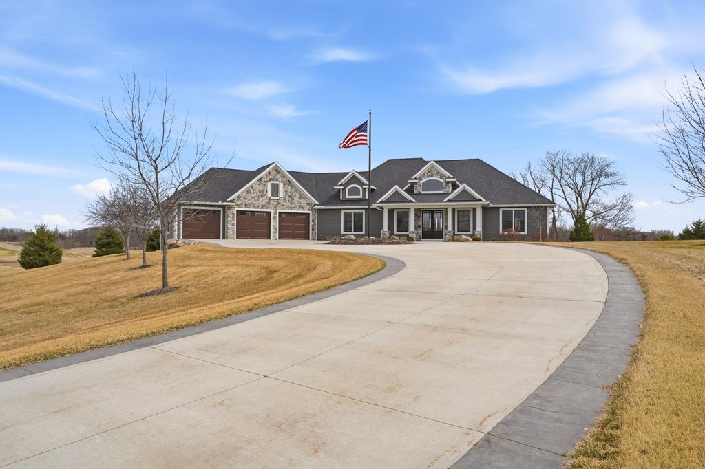 13781 Pribyl Pond Lane, Shakopee, MN 55379