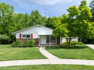 800 Parkview Drive, Plymouth, MI 48170