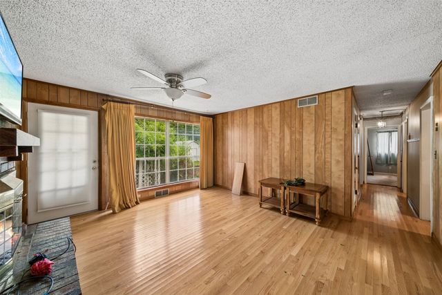 525 N 44 Avenue N, Tulsa, OK 74127