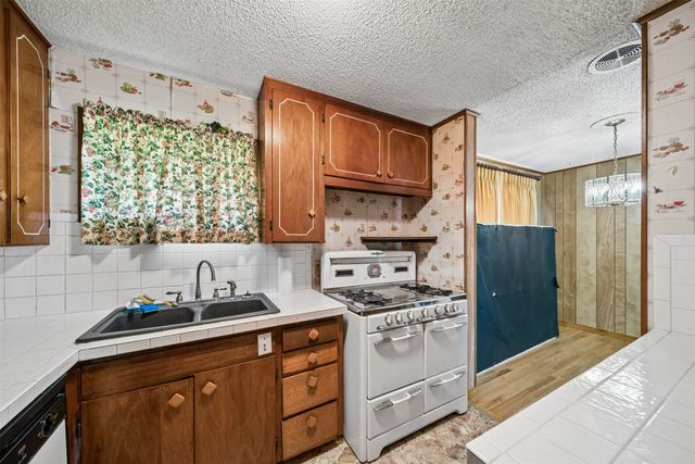 525 N 44 Avenue N, Tulsa, OK 74127