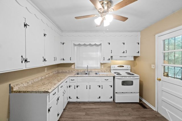 96 Chapel St, Clarksville, TN 37042