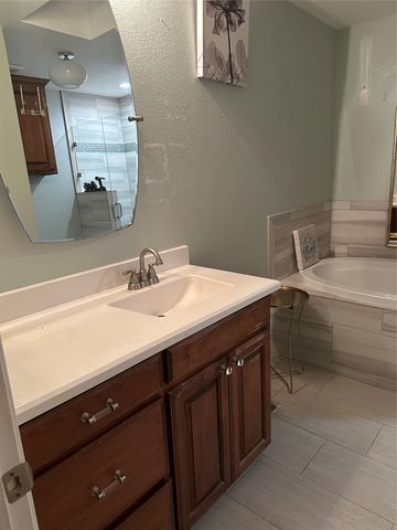 714 Greenridge Drive, Arlington, TX 76017