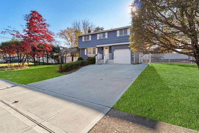 164 Colonial Springs Road, Wheatley Heights, NY 11798