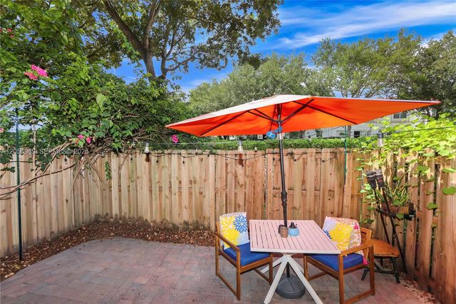 10720 NW 82nd Terrace 18, Doral, FL 33178