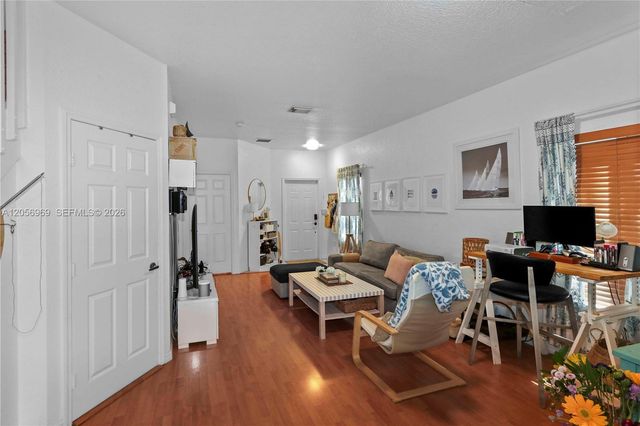 10720 NW 82nd Terrace 18, Doral, FL 33178