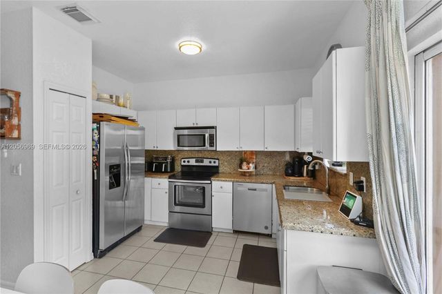 10720 NW 82nd Terrace 18, Doral, FL 33178