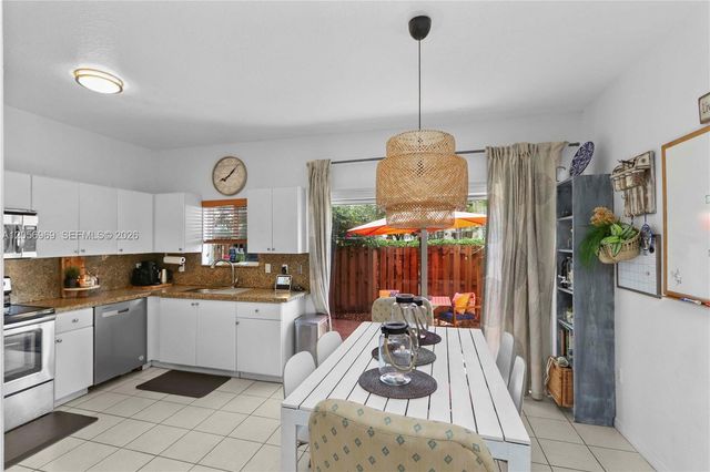 10720 NW 82nd Terrace 18, Doral, FL 33178