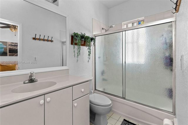 10720 NW 82nd Terrace 18, Doral, FL 33178