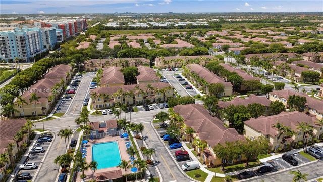 10720 NW 82nd Terrace 18, Doral, FL 33178