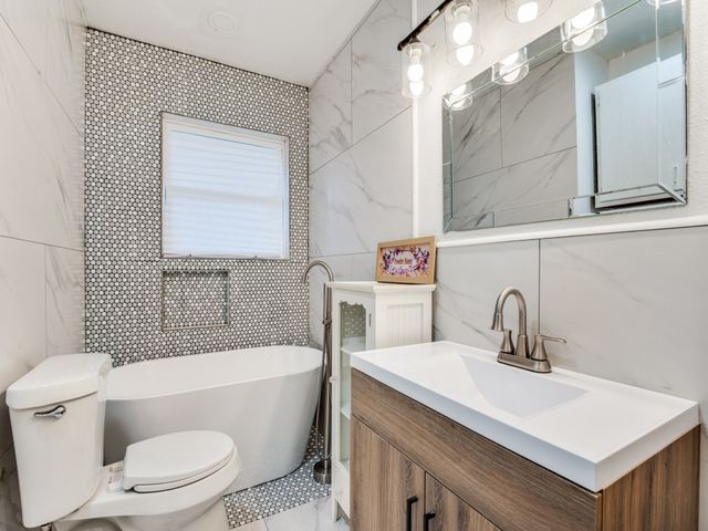 2117 Beaumont Street, Grand Prairie, TX 75051