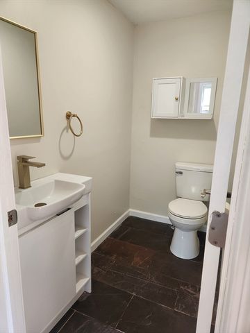 82 Sea St. 82, Weymouth, MA 02191