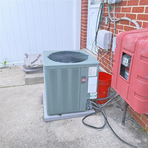 20098 Brian Court, Clinton Township, MI 48035