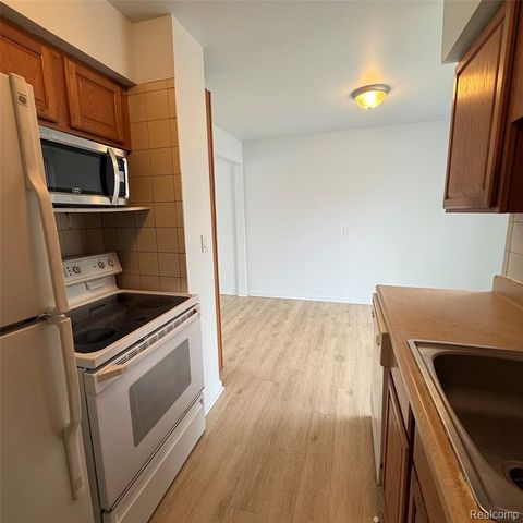 20098 Brian Court, Clinton Township, MI 48035