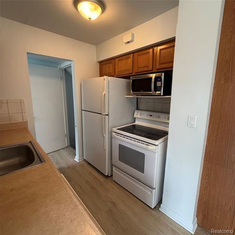 20098 Brian Court, Clinton Township, MI 48035