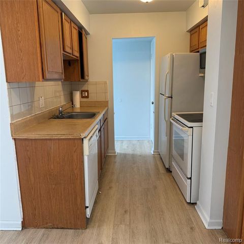 20098 Brian Court, Clinton Township, MI 48035