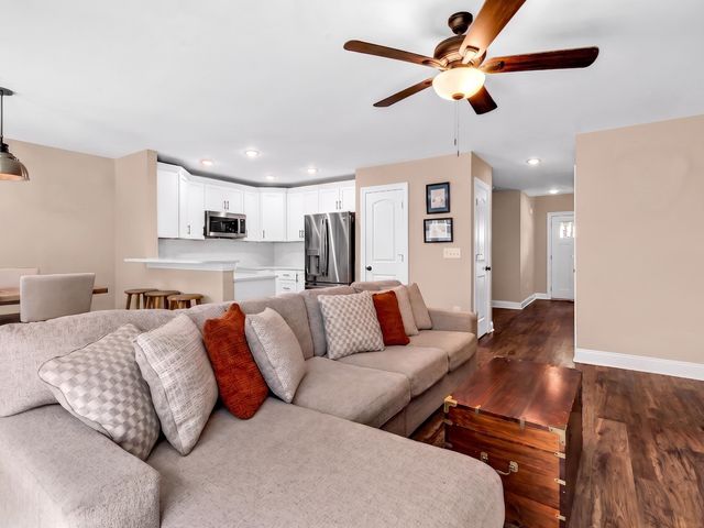 581 Bend Ave., Murrells Inlet, SC 29576