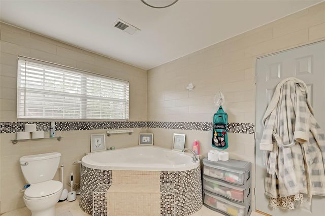 5711 Hummingbird Street, Houston, TX 77096