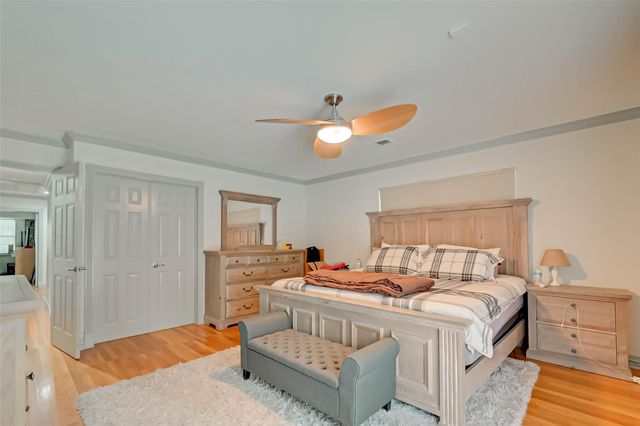 5711 Hummingbird Street, Houston, TX 77096