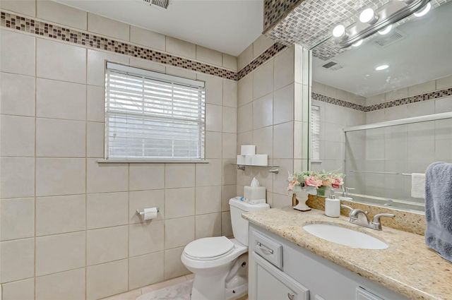5711 Hummingbird Street, Houston, TX 77096