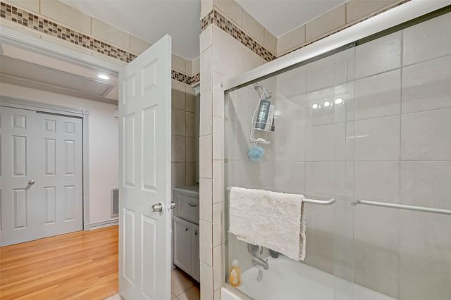 5711 Hummingbird Street, Houston, TX 77096