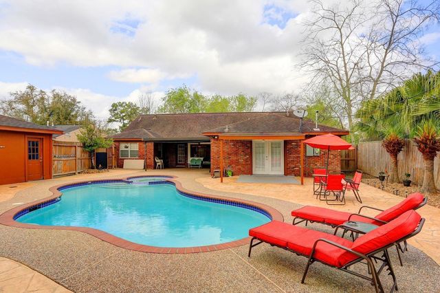 5711 Hummingbird Street, Houston, TX 77096