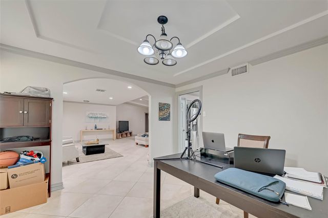 5711 Hummingbird Street, Houston, TX 77096