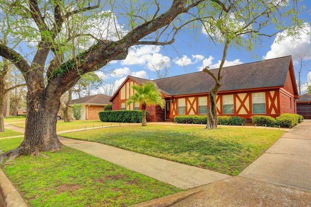 5711 Hummingbird Street, Houston, TX 77096