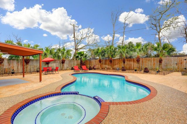 5711 Hummingbird Street, Houston, TX 77096