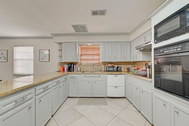 5711 Hummingbird Street, Houston, TX 77096