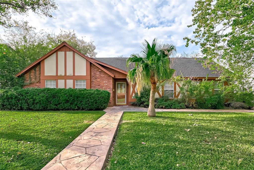 5711 Hummingbird Street, Houston, TX 77096