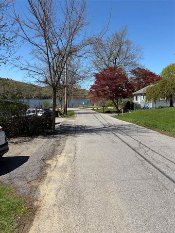 61 Pleasant Drive, Carmel, NY 10512