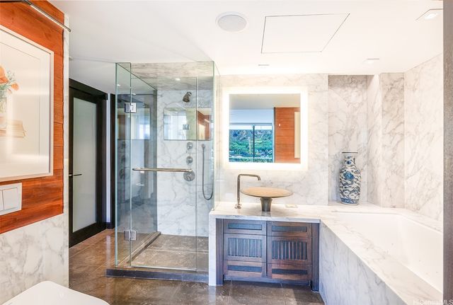 2979 Kalakaua Avenue 904, Honolulu, HI 96815