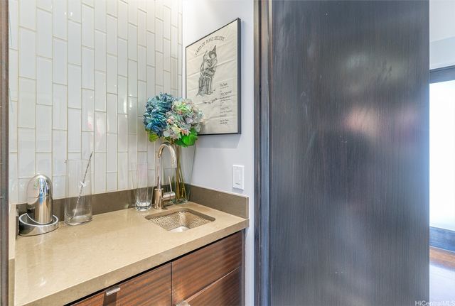 2979 Kalakaua Avenue 904, Honolulu, HI 96815