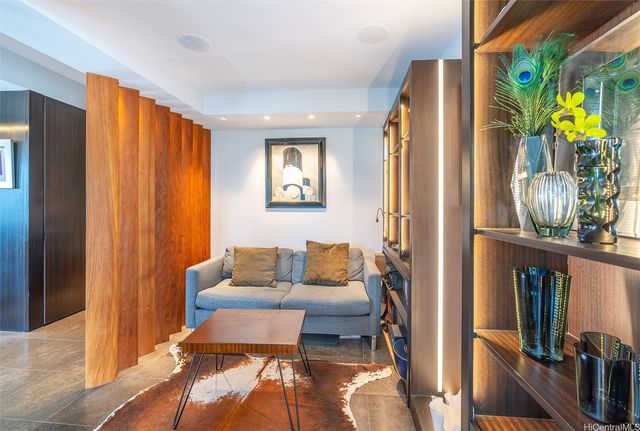 2979 Kalakaua Avenue 904, Honolulu, HI 96815