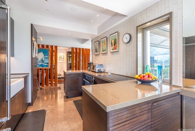 2979 Kalakaua Avenue 904, Honolulu, HI 96815