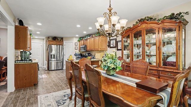 3117 Gaslight Drive 18, Bay City, MI 48706