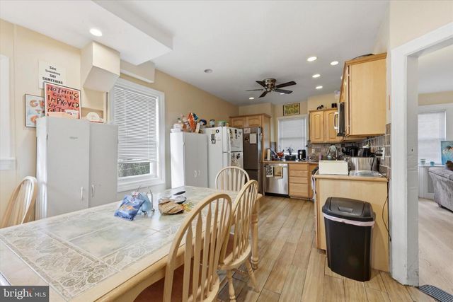 24 W STEWART AVE, Lansdowne, PA 19050