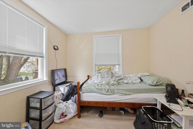 24 W STEWART AVE, Lansdowne, PA 19050