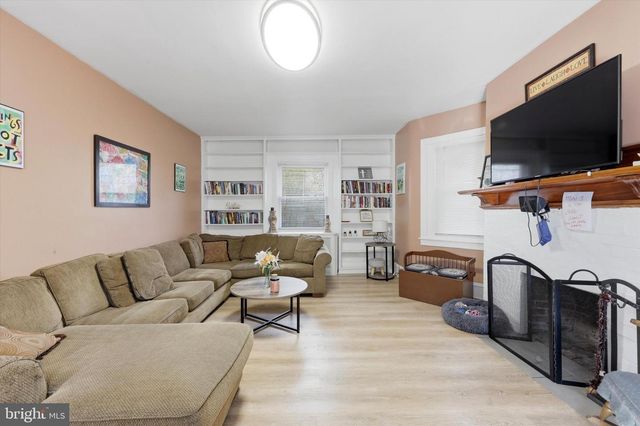 24 W STEWART AVE, Lansdowne, PA 19050