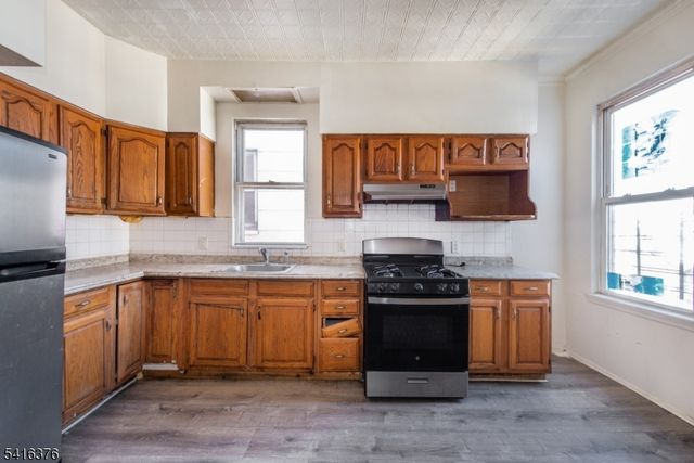 256 Clinton Ave, Jersey City, NJ 07304