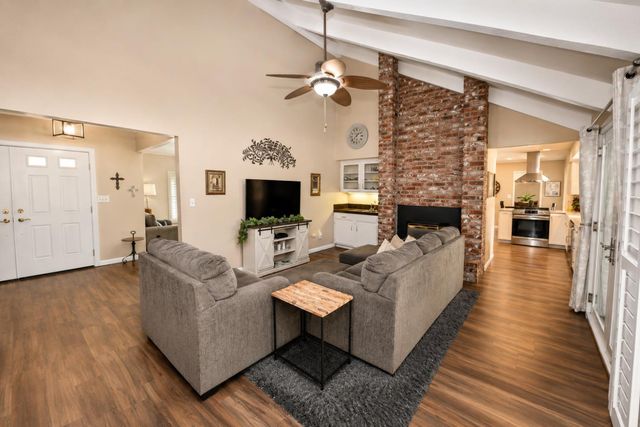 3230 W Alluvial Avenue, Fresno, CA 93711