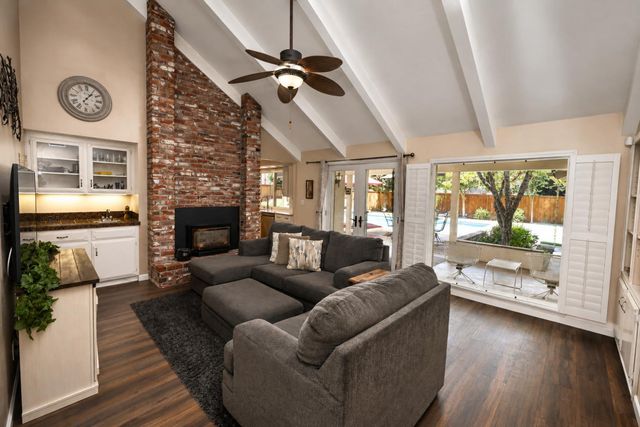 3230 W Alluvial Avenue, Fresno, CA 93711