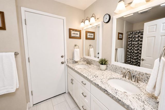 3230 W Alluvial Avenue, Fresno, CA 93711