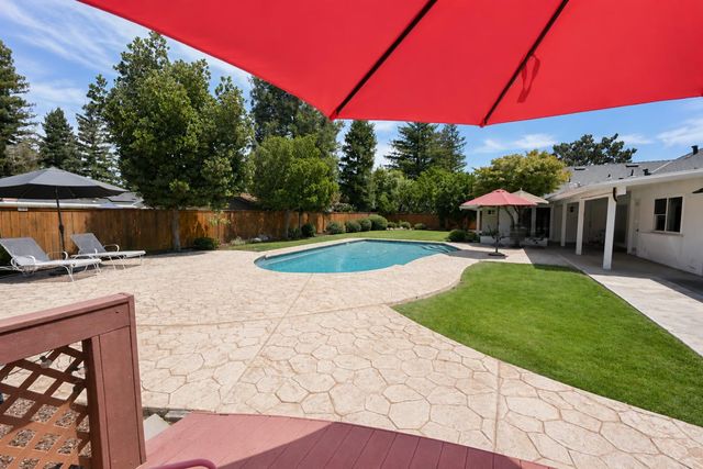 3230 W Alluvial Avenue, Fresno, CA 93711