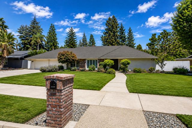 3230 W Alluvial Avenue, Fresno, CA 93711