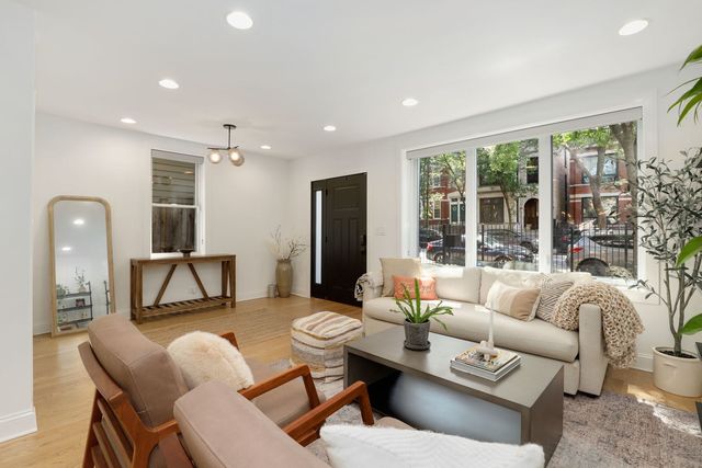 1726 W Huron Street, Chicago, IL 60622