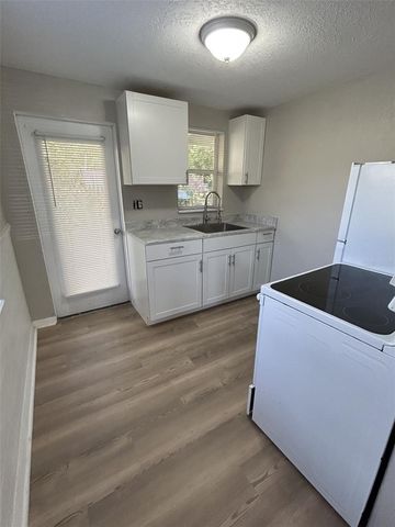 2899 E CROOKED LAKE DRIVE, Eustis, FL 32726