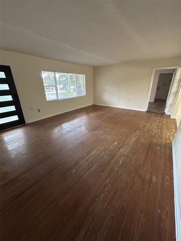 2899 E CROOKED LAKE DRIVE, Eustis, FL 32726